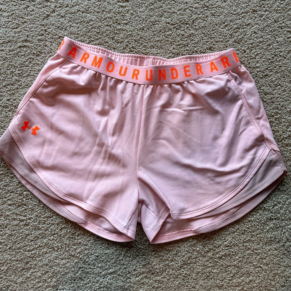 Under Armour athletic shorts with pockets! Size Large